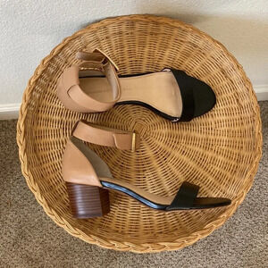 Banana Republic tan & black strappy heels